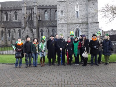 pat liddy and visitors to dublin on walking tour